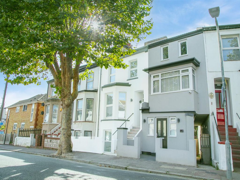 1 bed flat for sale in Hartington Road, Southend-On-Sea SS1, £160,000