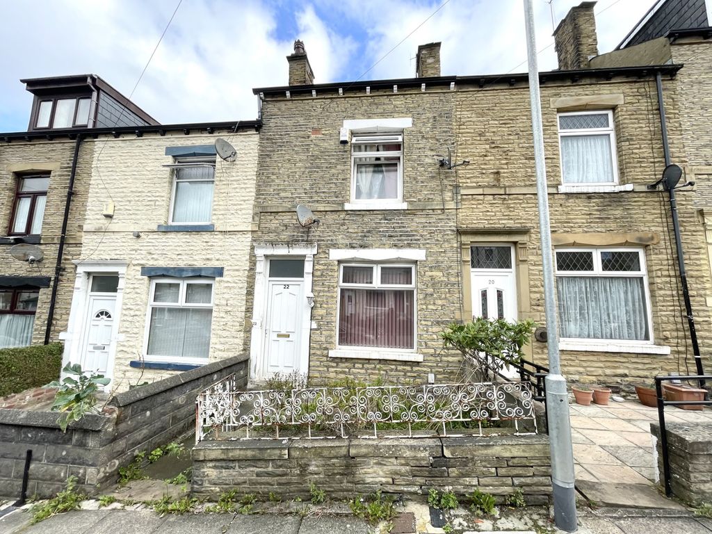 3 bed terraced house for sale in Waverley Terrace, Bradford BD7, £100,000