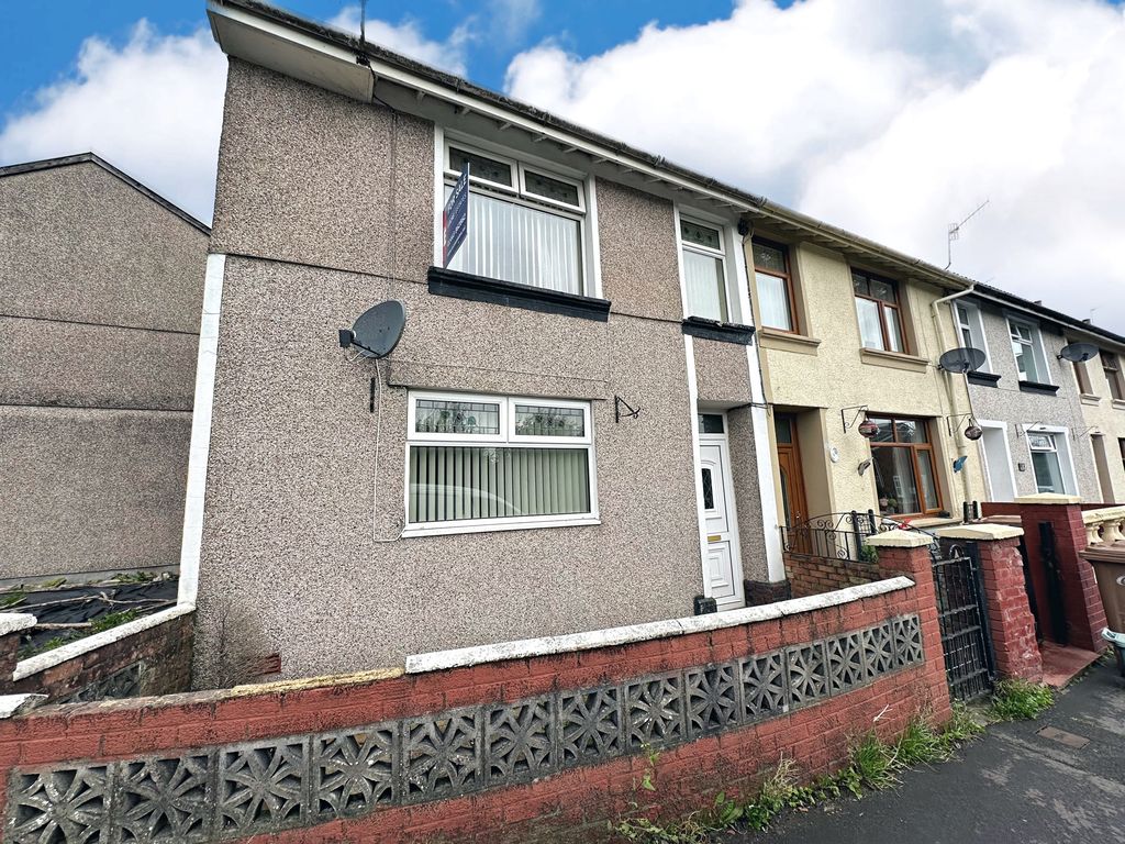 3 bed end terrace house for sale in Leicester Square, Gelligaer, Hengoed CF82, £115,000
