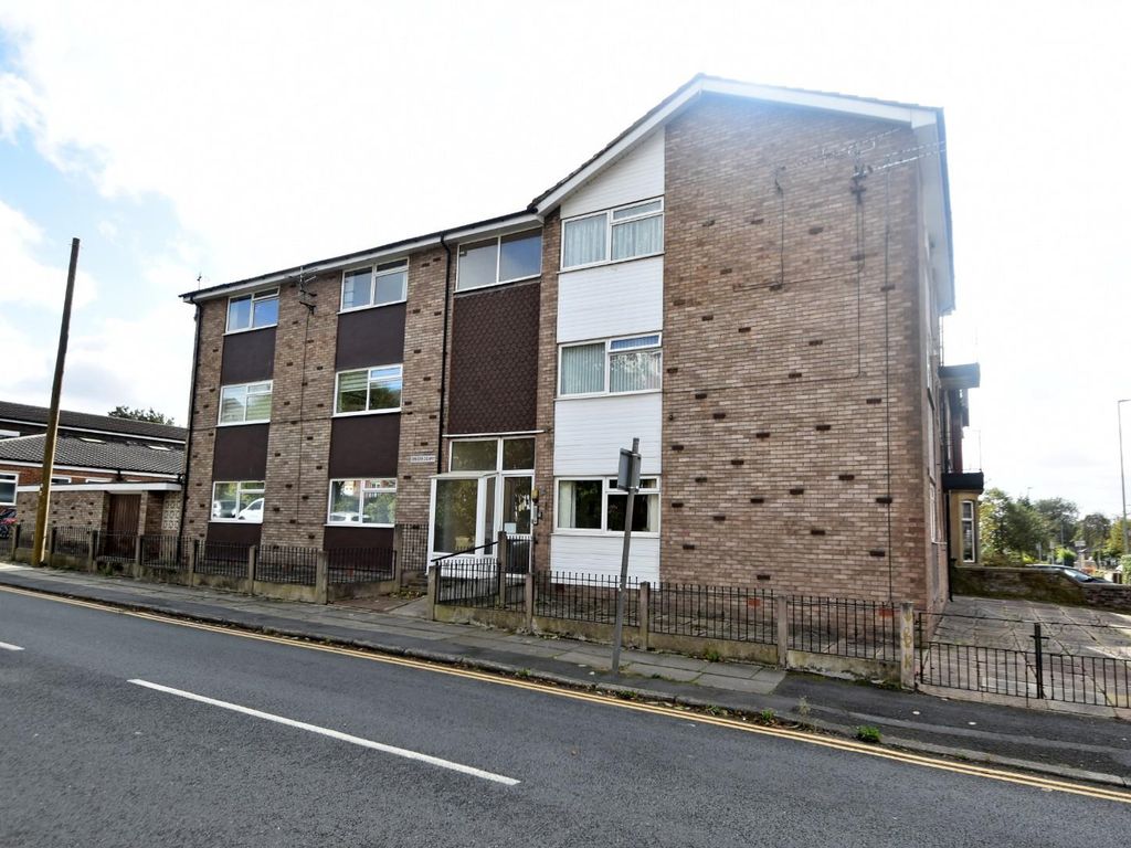 2 bed flat for sale in Cresta Court, Mosley Avenue, Bury BL9, £85,000