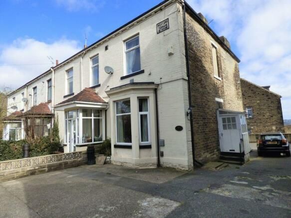 3 bed property for sale in Smiddles Lane, Bradford BD5, £149,950