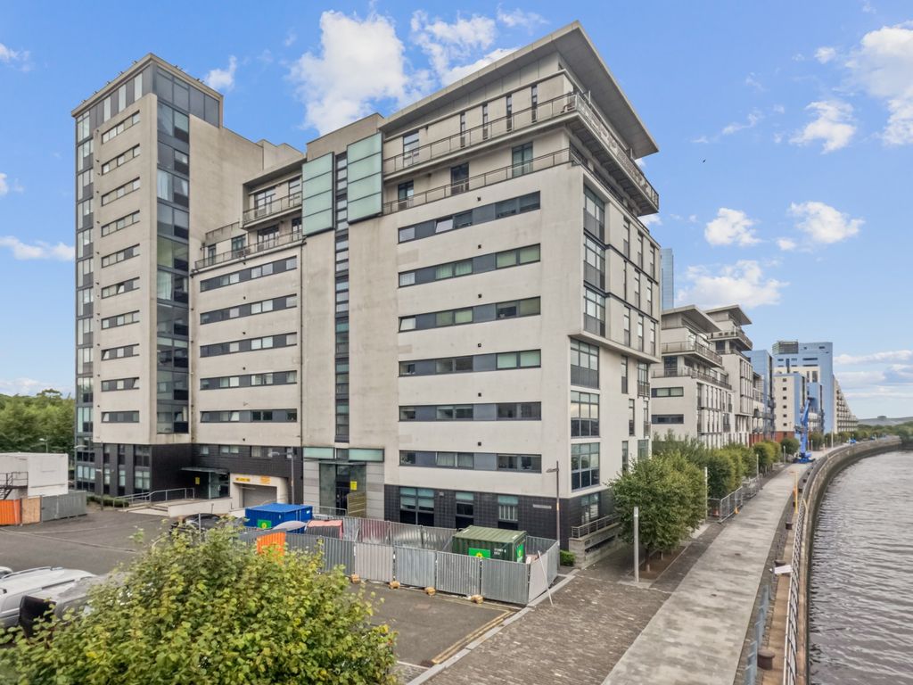 2 bed flat for sale in Castlebank Place, Glasgow Harbour, Glasgow G11, £185,000