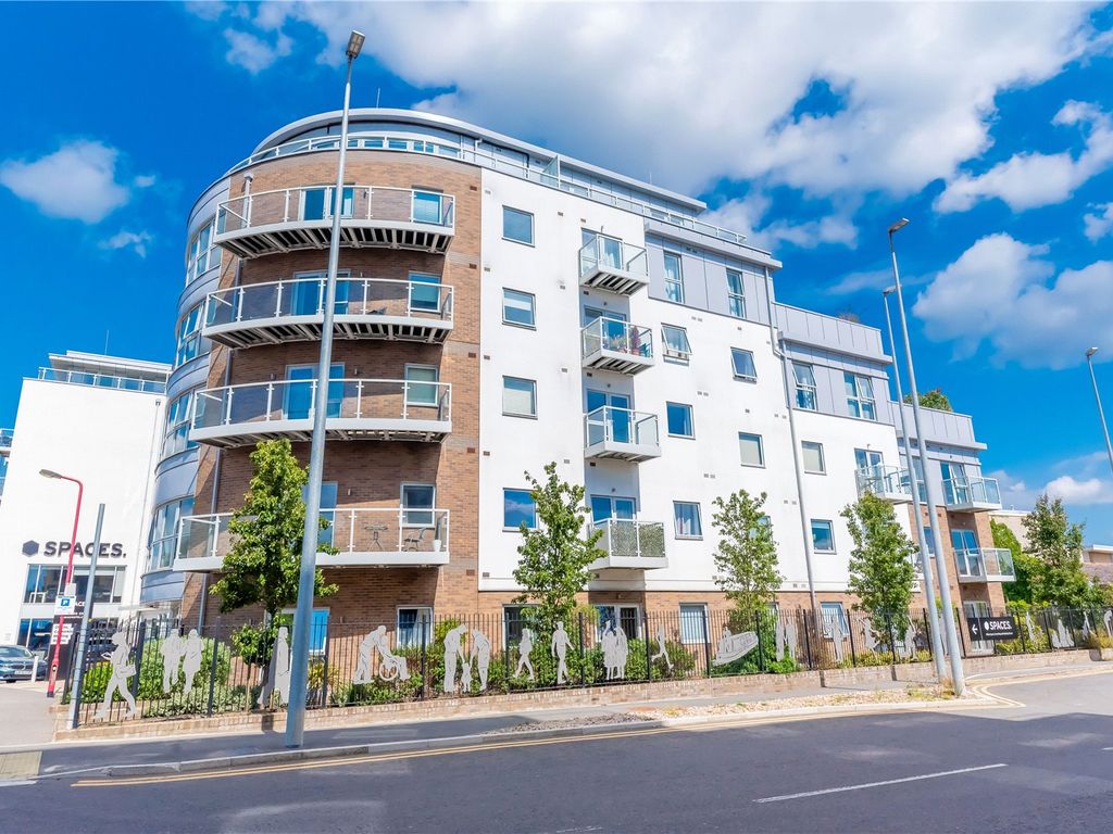 1 bed flat for sale in Austen House, Station View, Guildford GU1, £65,000