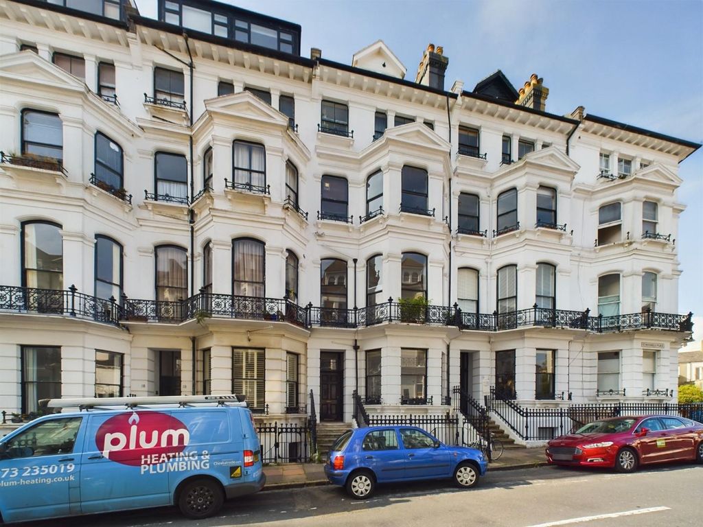 1 bed flat for sale in St. Michaels Place, Brighton BN1, £135,000