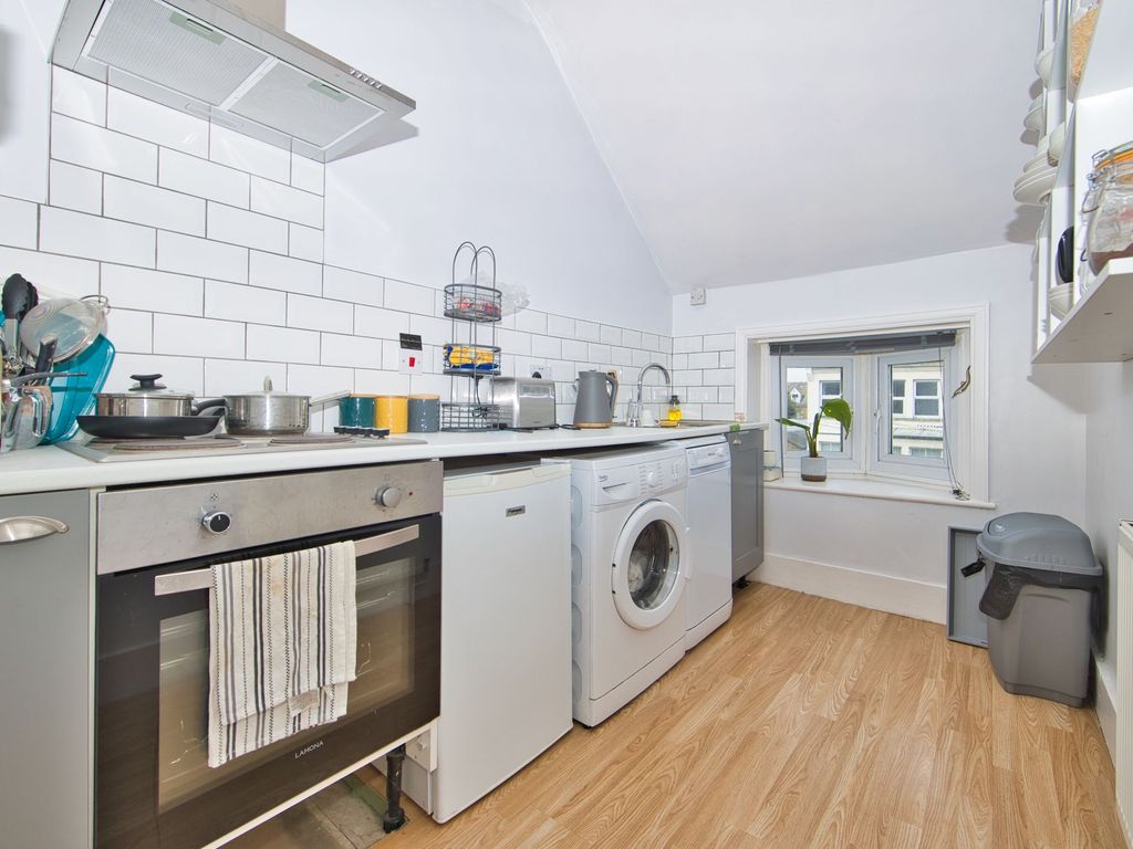 2 bed flat for sale in Norfolk Road, Cliftonville CT9, £225,000