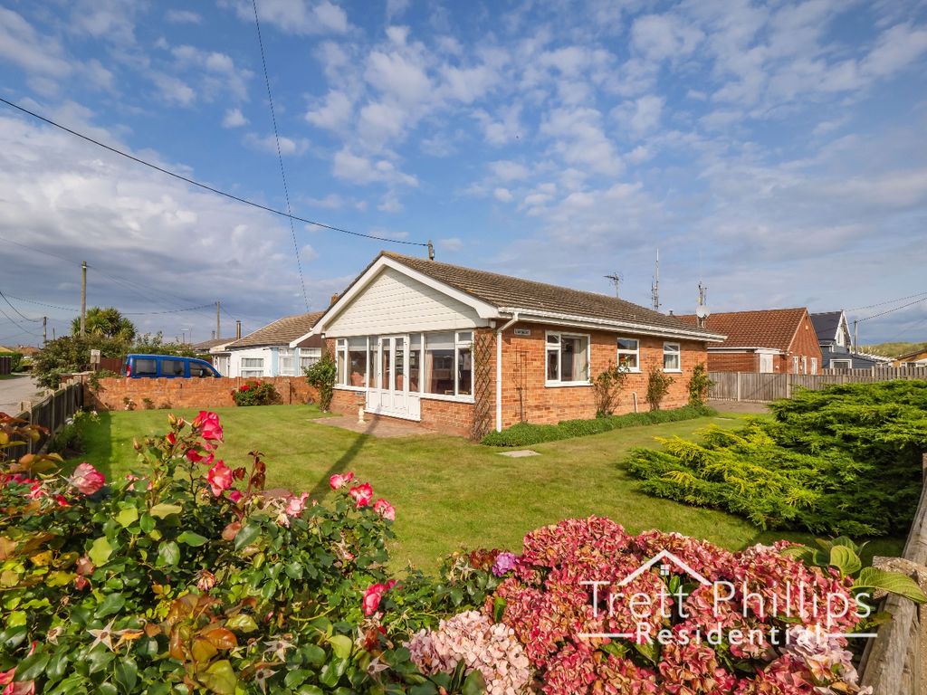 3 bed detached bungalow for sale in Abbotts Way, Bush Estate, Eccles-On-Sea, Norwich, Norfolk NR12, £275,000