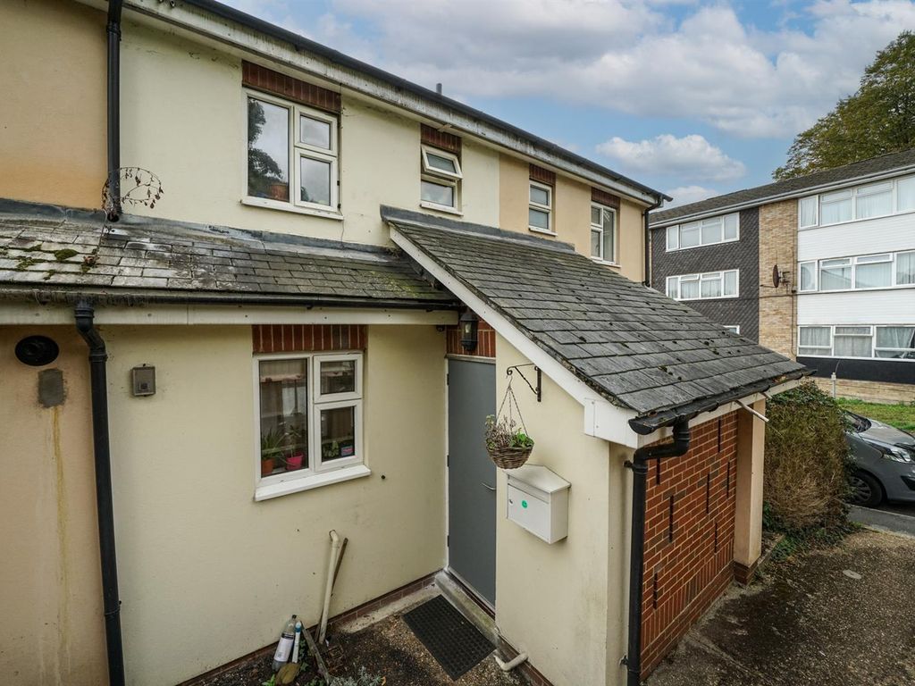 1 bed terraced house for sale in The Brackens, Hemel Hempstead HP2, £250,000