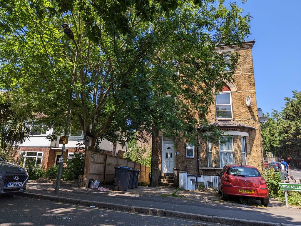 2 bed flat for sale in Anerley Road, London SE20, £300,000