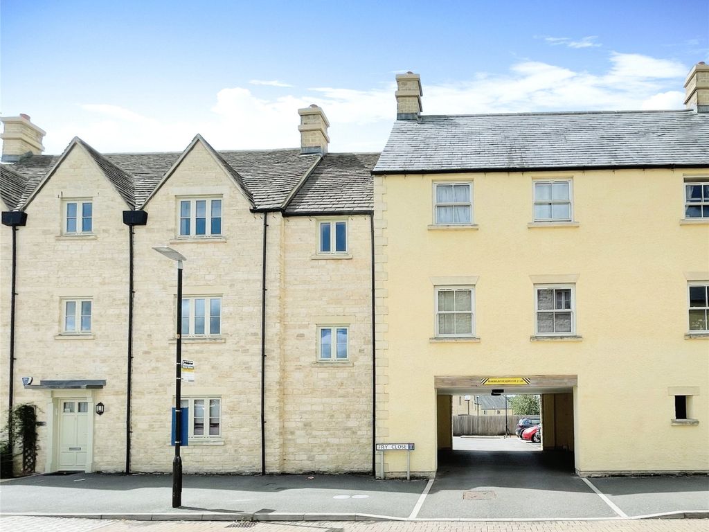 2 bed flat for sale in Fry Close, Cirencester GL7, £190,000