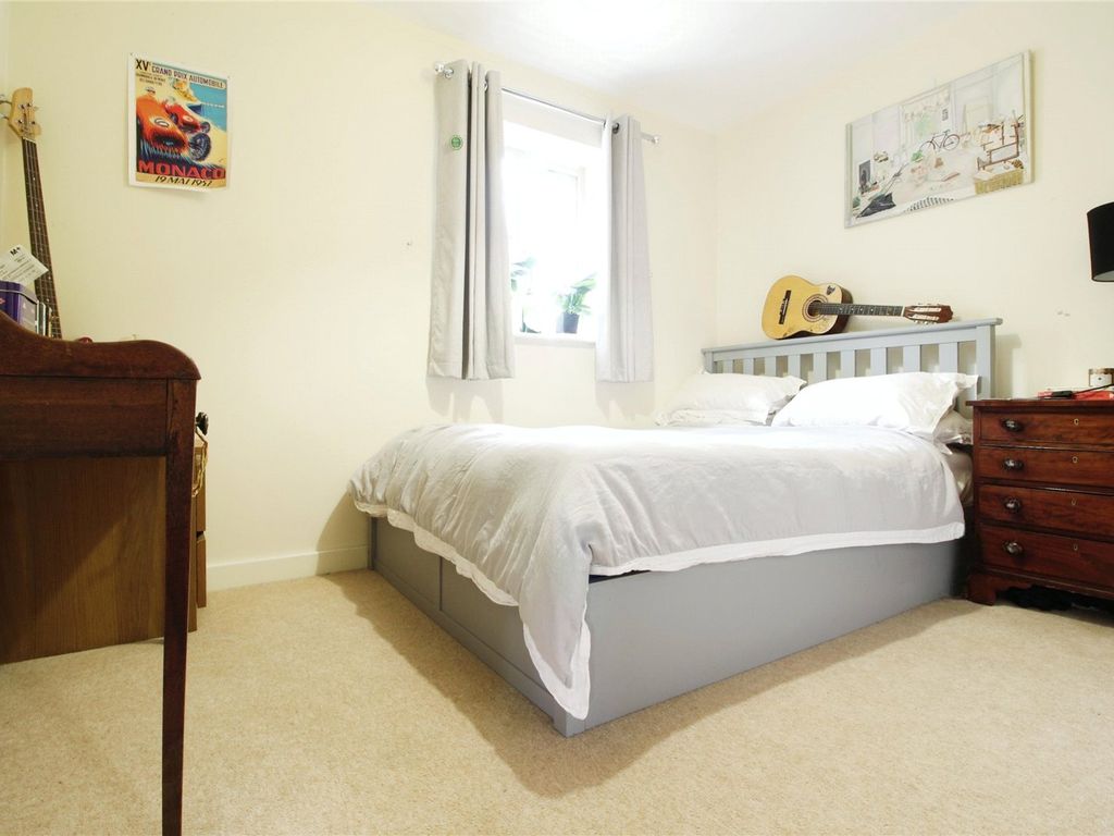 2 bed flat for sale in Fry Close, Cirencester GL7, £190,000