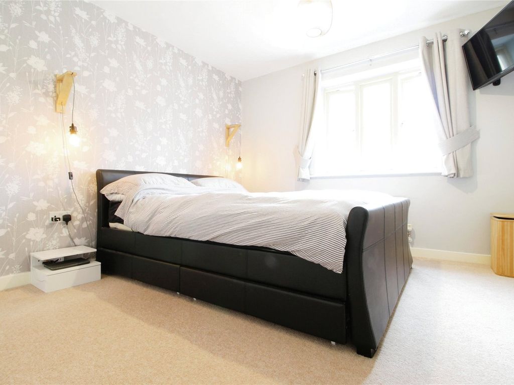 2 bed flat for sale in Fry Close, Cirencester GL7, £190,000