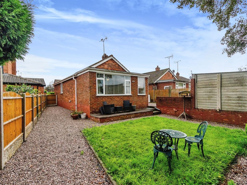 3 bed detached bungalow for sale in Littlewood Lane, Cheslyn Hay, Walsall WS6, £260,000