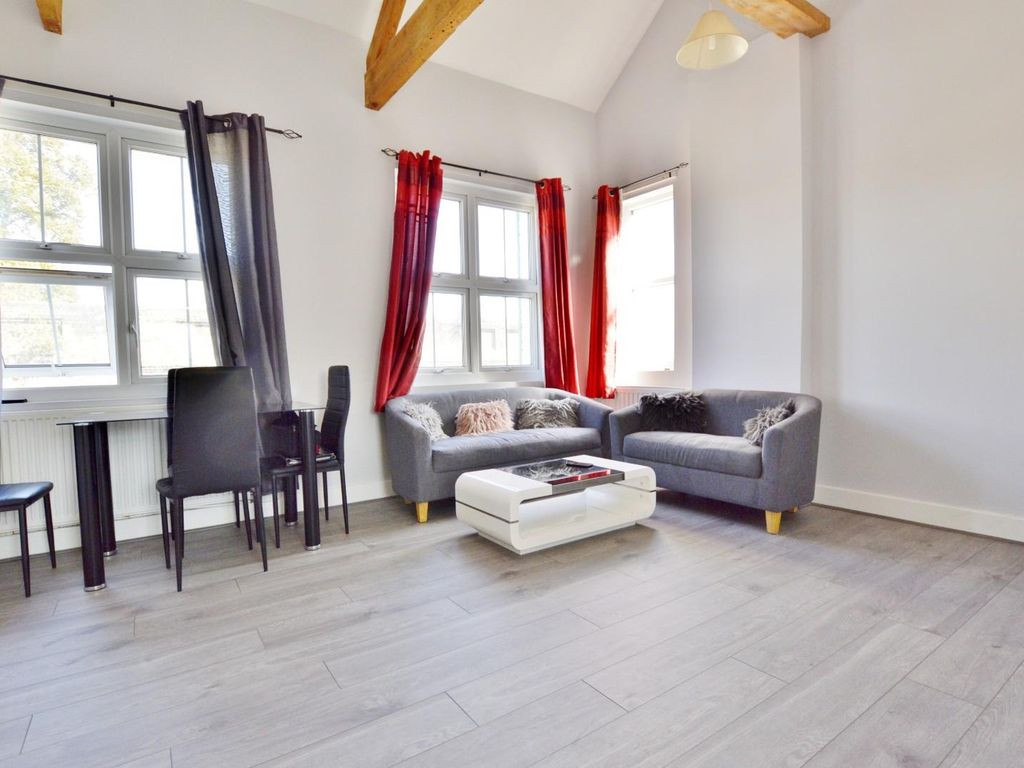 2 bed flat for sale in Winchelsea Road, Forest Gate E7, £300,000