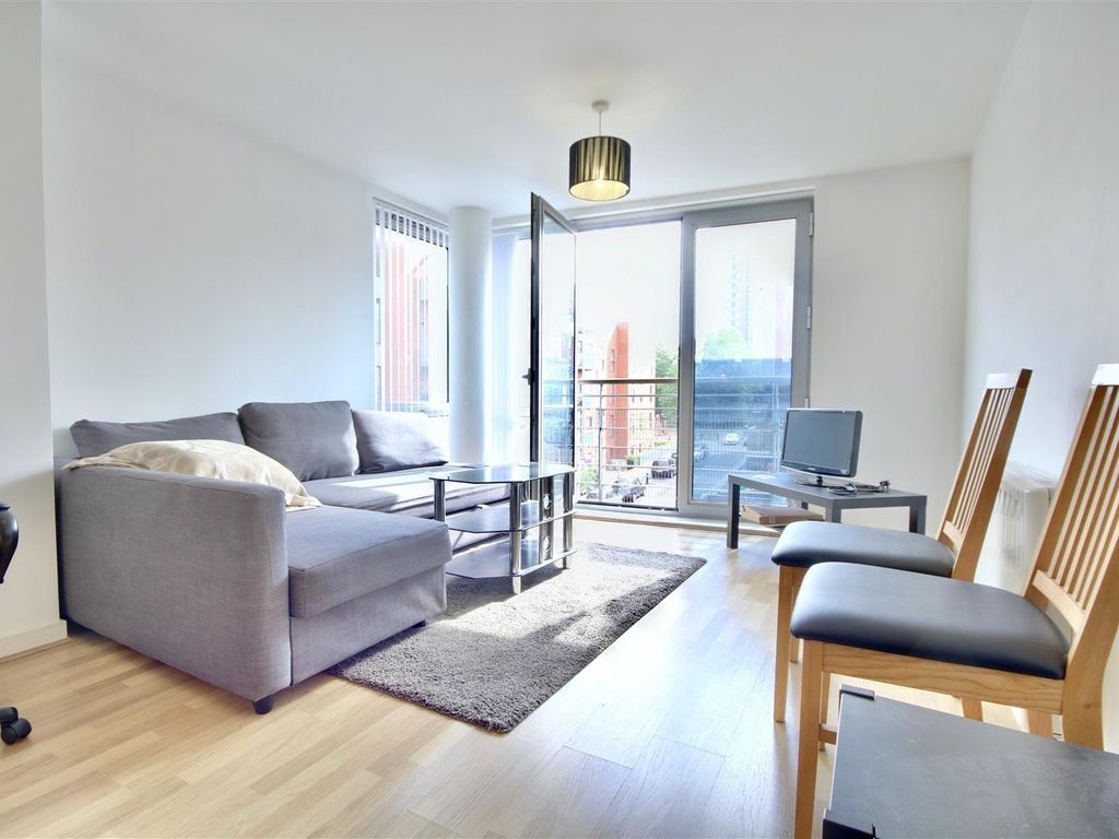 1 bed flat for sale in Queen Street, Portsmouth PO1, £150,000