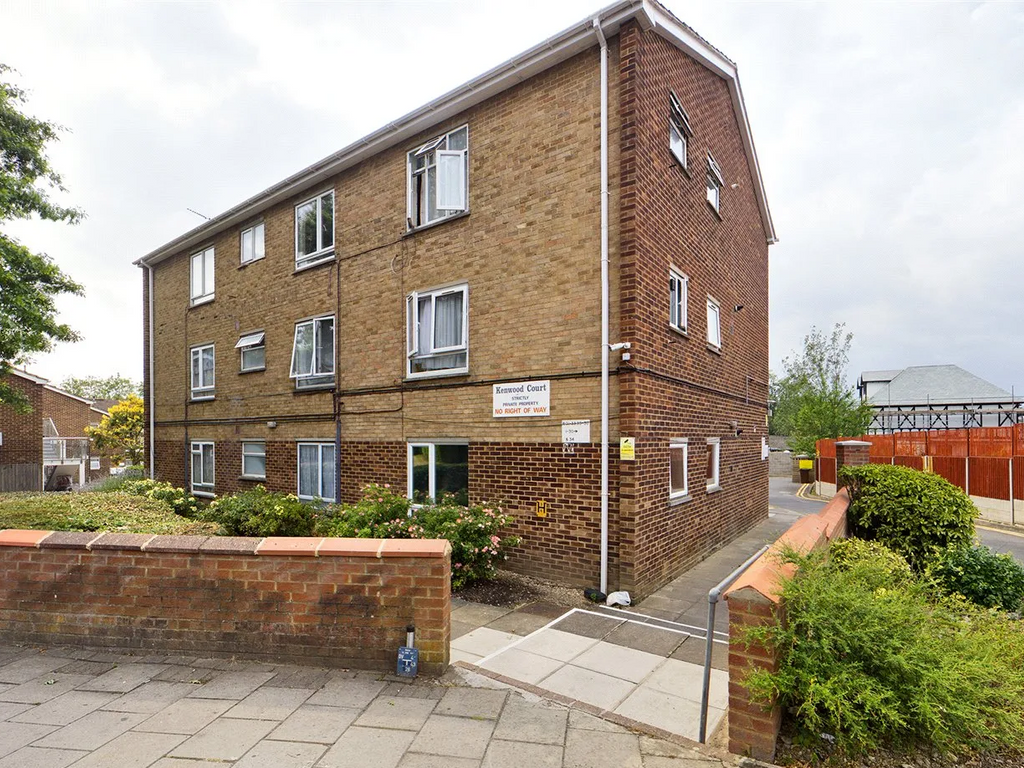 1 bed flat for sale in Kenwood Court, Kingsbury NW9, £280,000