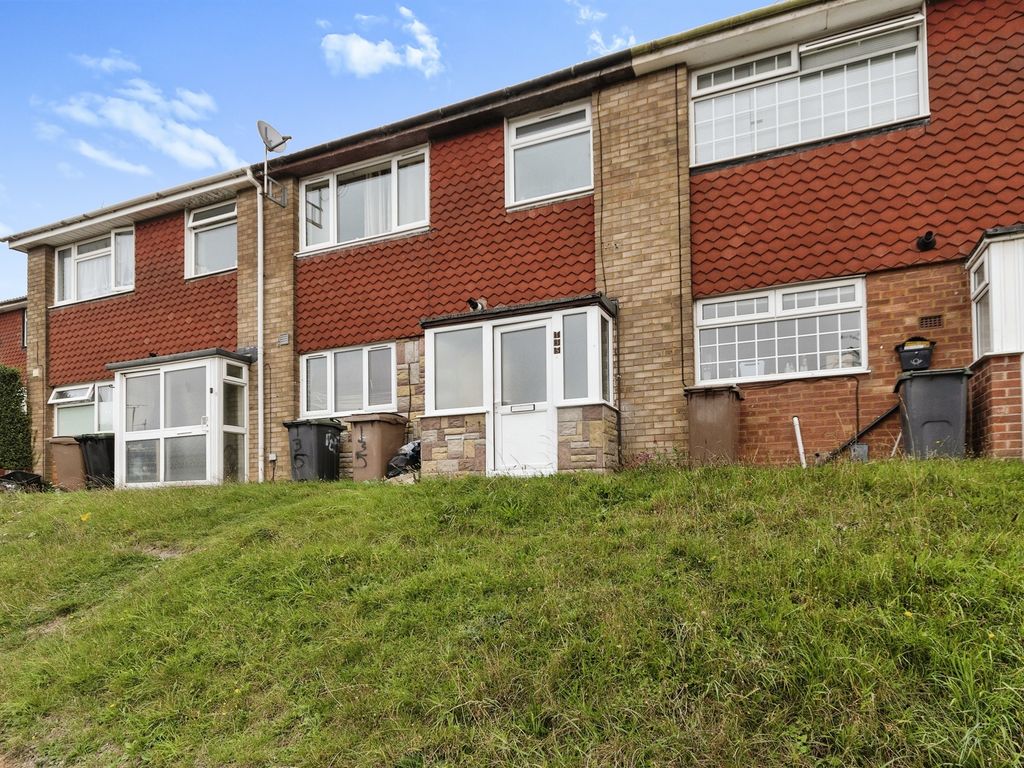 3 bed terraced house for sale in Brendon Avenue, Luton LU2, £285,000