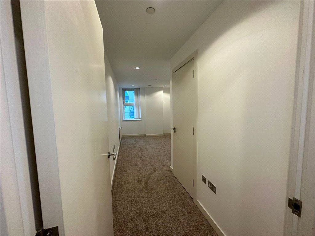 2 bed flat for sale in Pink, Media City UK, Salford M50, £184,000
