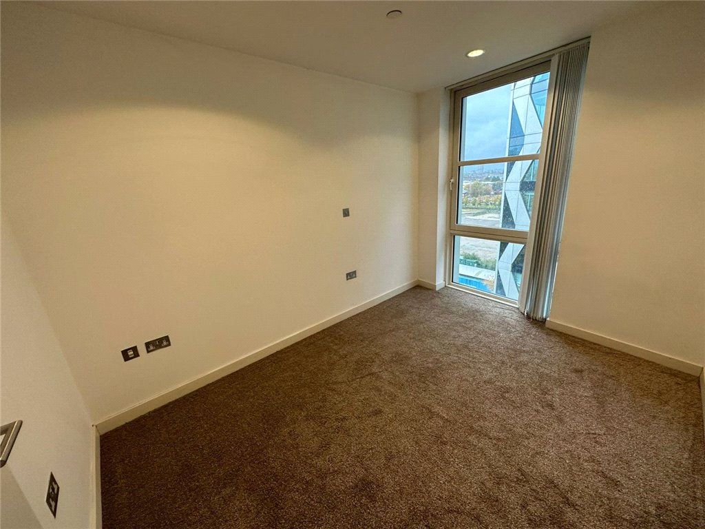 2 bed flat for sale in Pink, Media City UK, Salford M50, £184,000