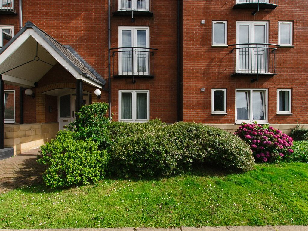 2 bed flat for sale in Halliard Court, Barquentine Place, Cardiff CF10, £180,000