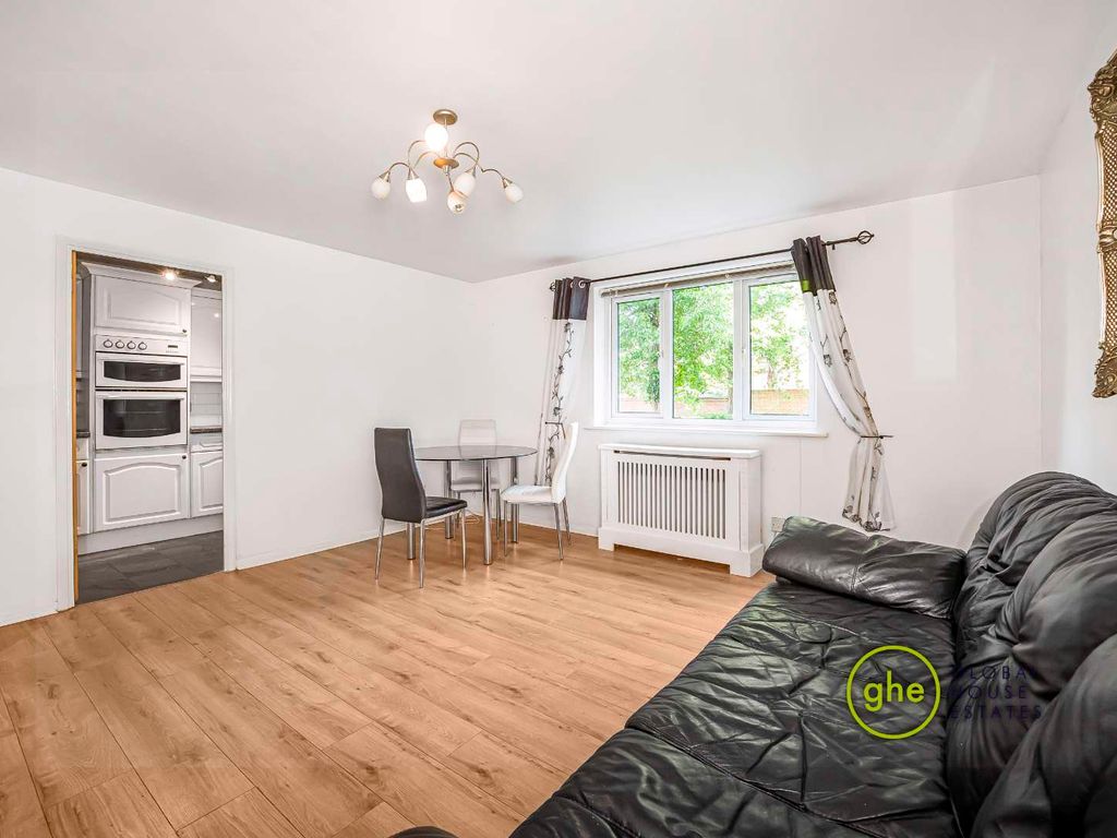 1 bed flat for sale in Wheatsheaf Close, Canary Wharf, London E14, £318,500