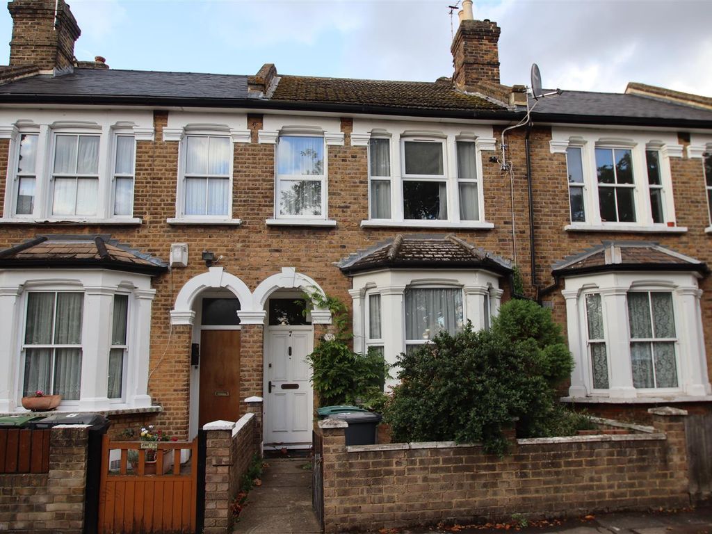 1 bed property for sale in Trinity Road, London N22, £315,000