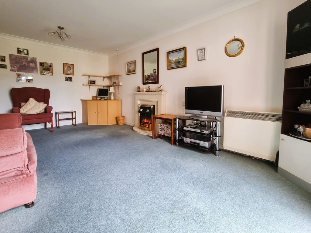 1 bed flat for sale in Havant Road, Cosham, Portsmouth PO6, £155,000
