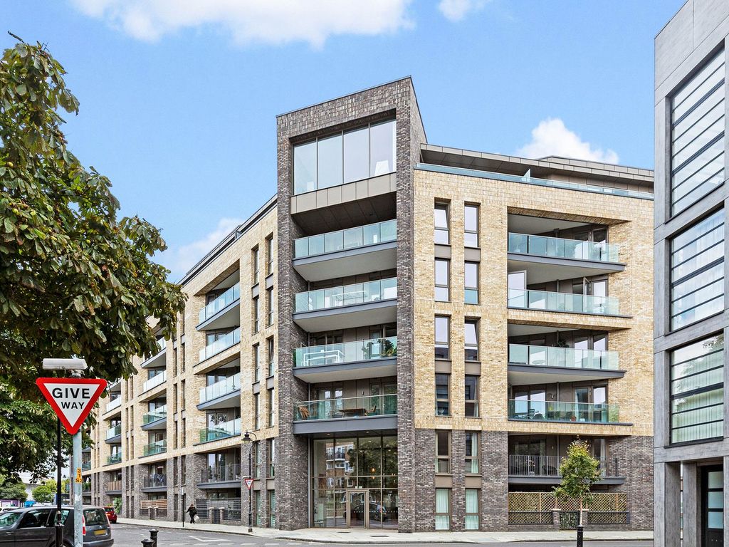 1 bed flat for sale in The Grange, London SE1, £157,500