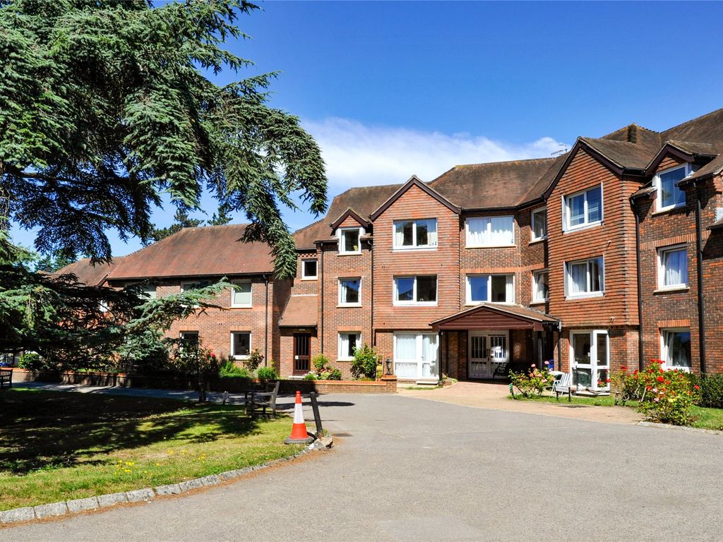 1 bed property for sale in Haslemere, Surrey GU27, £85,000