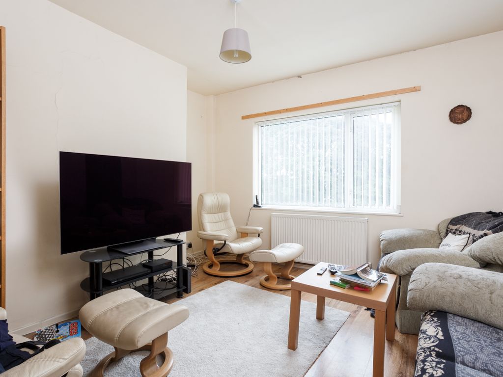 2 bed flat for sale in Broadstone Way, Bradford BD4, £59,000