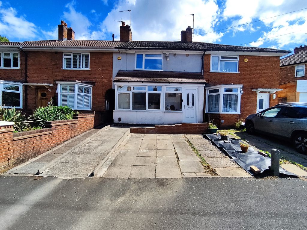 4 bed terraced house for sale in Avebury Grove, Birmingham B30, £270,000