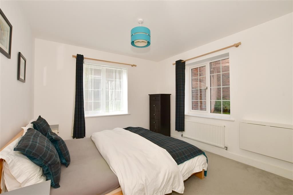 1 bed flat for sale in Hurstfield Crescent, Haywards Heath, West Sussex RH17, £210,000