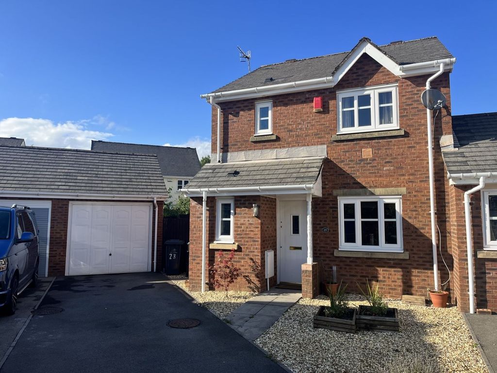 3 bed link-detached house for sale in Lakeside Close, Nantyglo, Ebbw Vale NP23, £230,000