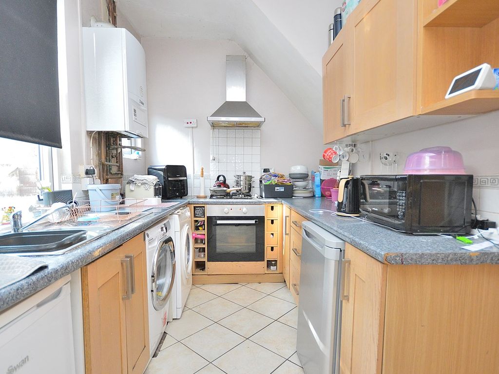 3 bed terraced house for sale in Monarch Road, Northampton NN2, £180,000