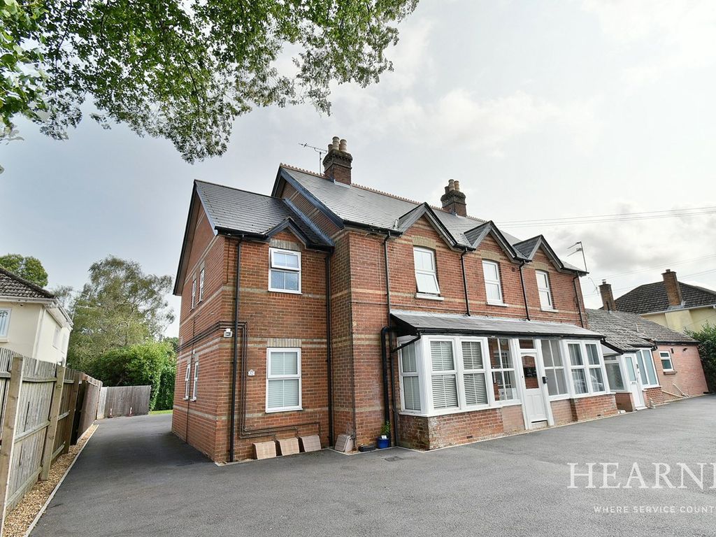 1 bed flat for sale in Church Road, Ferndown BH22, £149,950