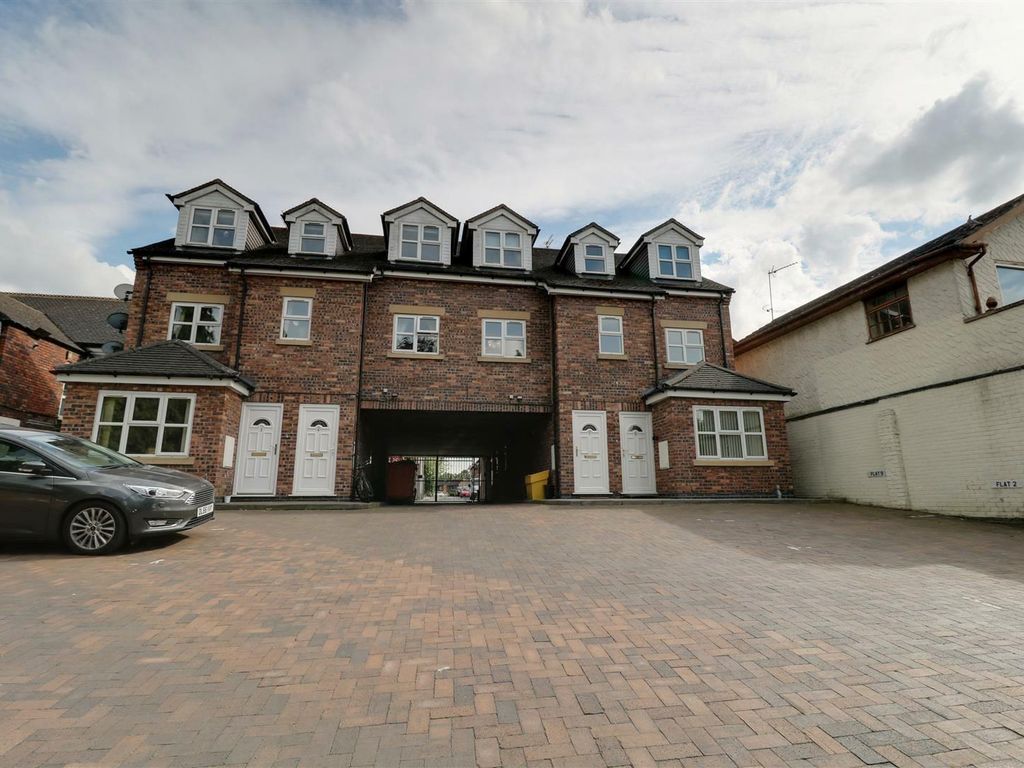 2 bed flat for sale in Crewe Road, Alsager, Alsager ST7, £145,000