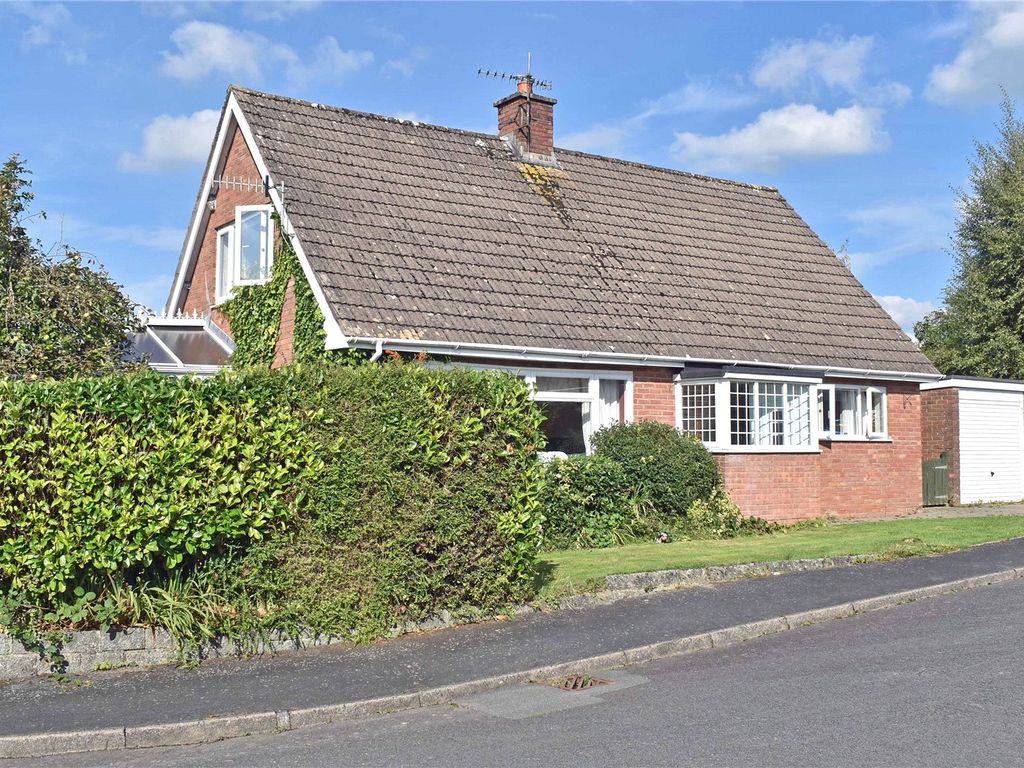 4 bed detached house for sale in Hillcrest Avenue, Llandrindod Wells, Powys LD1, £280,000