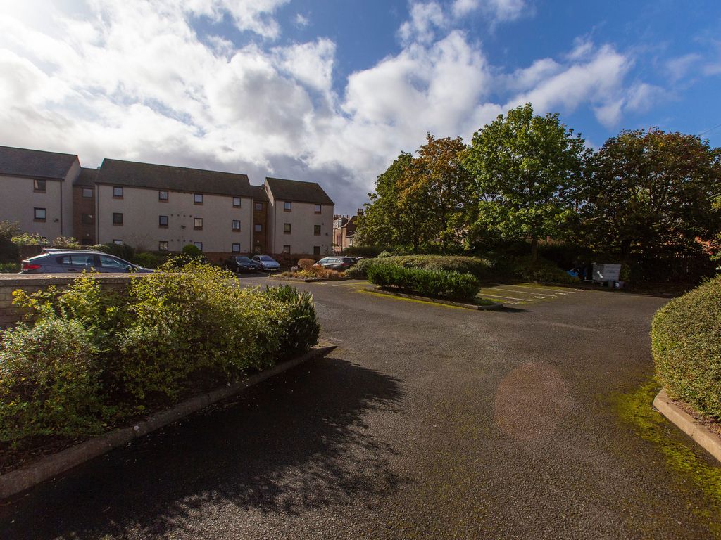 2 bed flat for sale in 9 The Paddock, Musselburgh EH21, £170,000