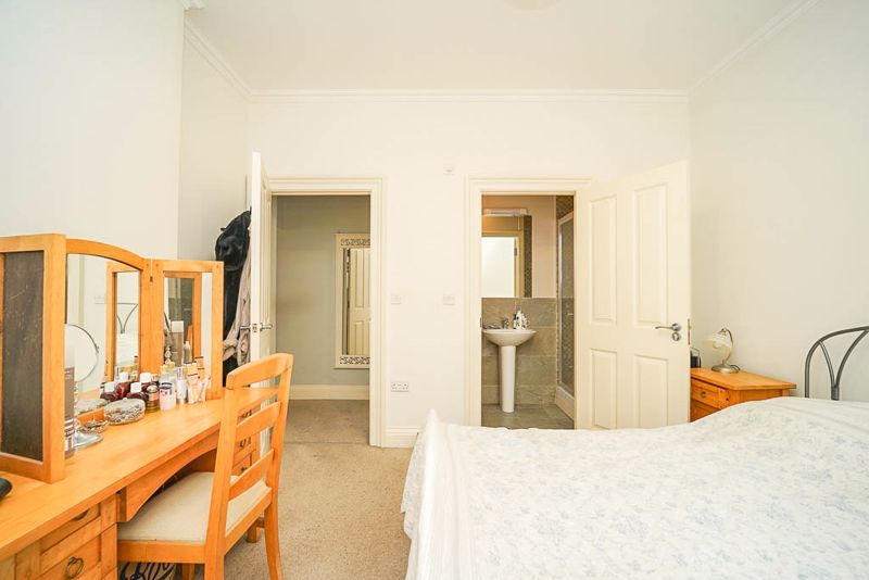 2 bed flat for sale in Upper Kewstoke Road, Weston-Super-Mare BS23, £240,000