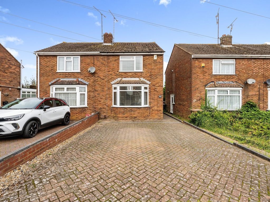 2 bed semi-detached house for sale in Runfold Avenue, Luton LU3, £280,000