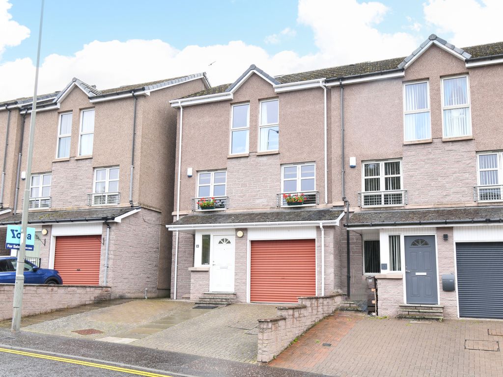 4 bed town house for sale in Witchden Road, Brechin DD9, £190,000
