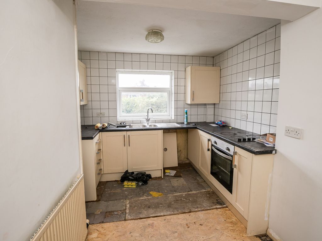 2 bed flat for sale in Russell Grove, Wrexham LL12, £120,000