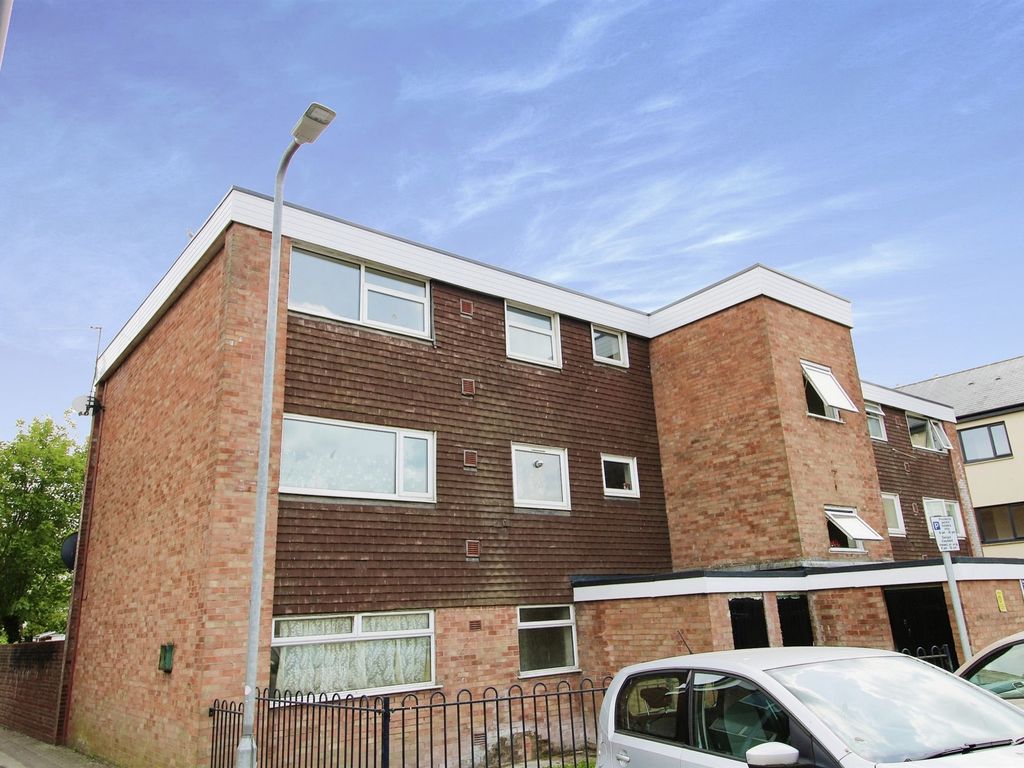 2 bed flat for sale in Canton Court, Canton, Cardiff CF11, £130,000