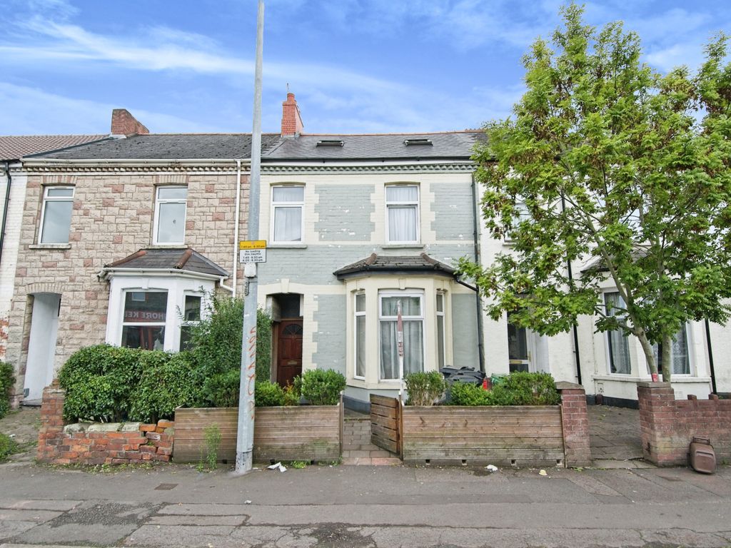 2 bed flat for sale in Penarth Road, Cardiff CF11, £140,000