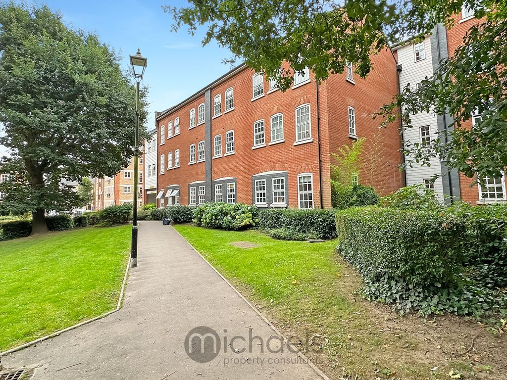 1 bed flat for sale in Albany Gardens, Colchester CO2, £150,000