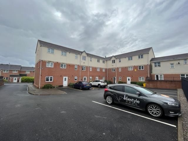 2 bed flat for sale in Blueberry Avenue, Manchester M40, £100,000