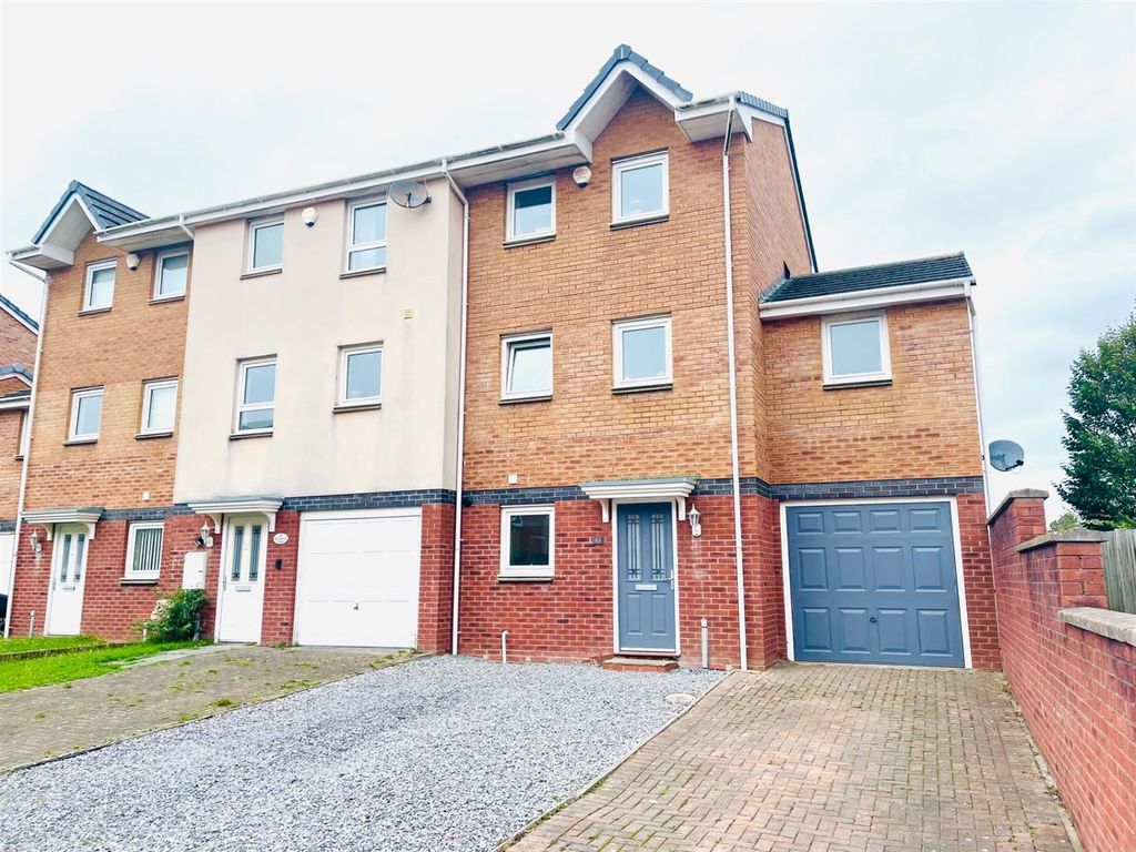 5 bed town house for sale in Pentre Doc Y Gogledd, Llanelli SA15, £185,000
