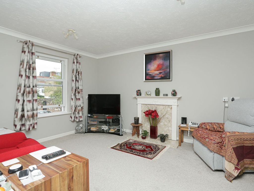 2 bed flat for sale in Stour Street, Canterbury CT1, £175,000