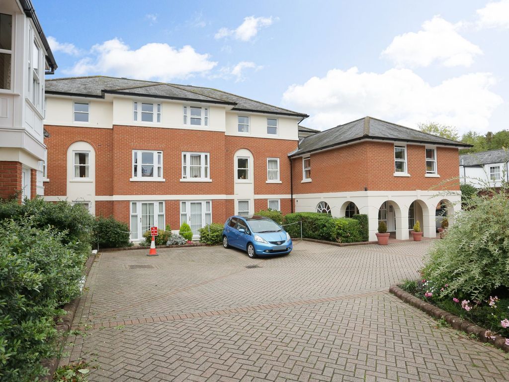 2 bed flat for sale in Stour Street, Canterbury CT1, £175,000