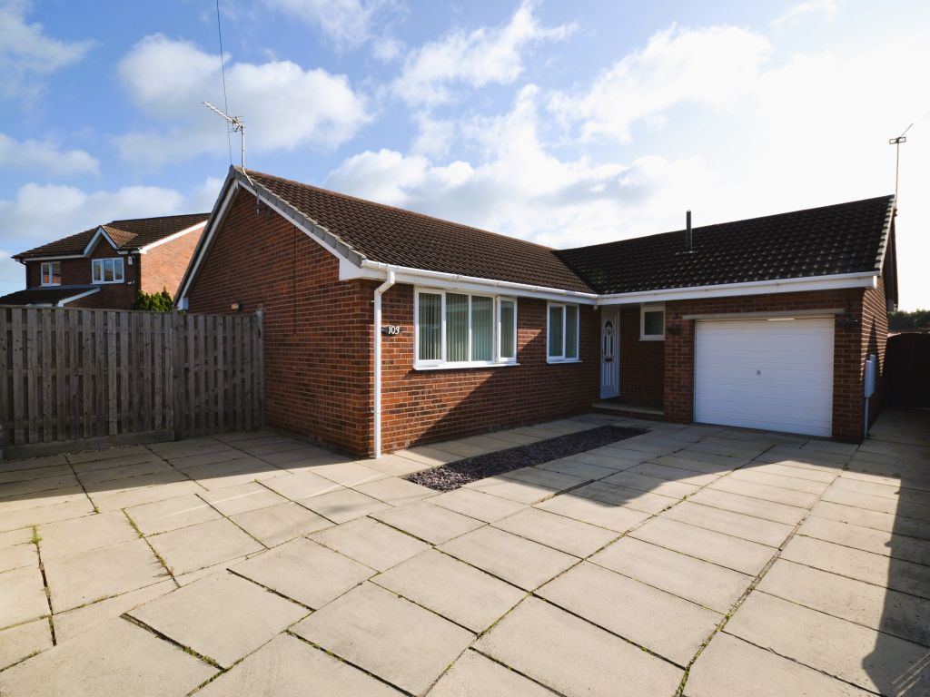 3 bed detached bungalow for sale in Lyndale Avenue, Edenthorpe, Doncaster DN3, £290,000