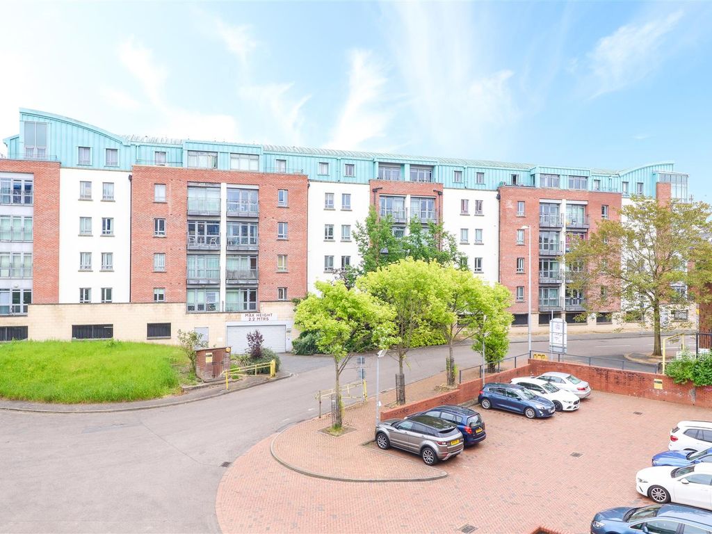 2 bed flat for sale in Beauchamp House, City Centre, Coventry CV1, £180,000